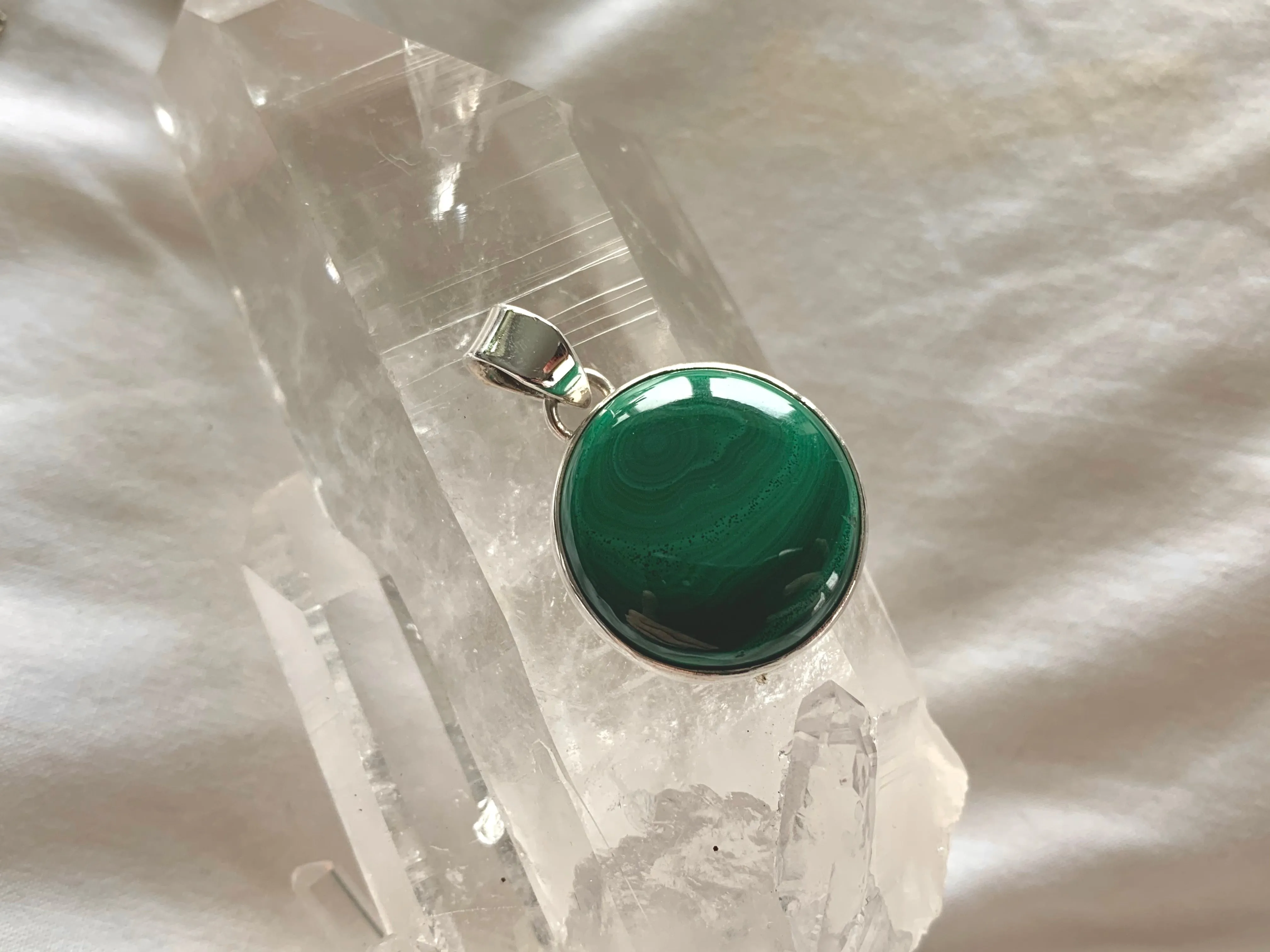 Malachite Akoni Pendant - Small Round