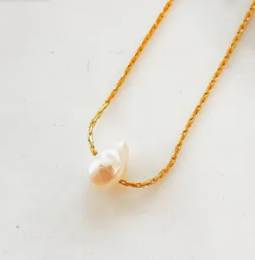 Single pearl necklace