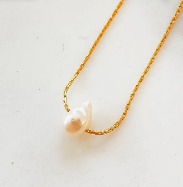 Single pearl necklace